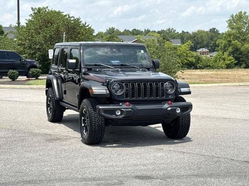Used 2025 Jeep Wrangler Unlimited Rubicon AWD/4WD image 3
