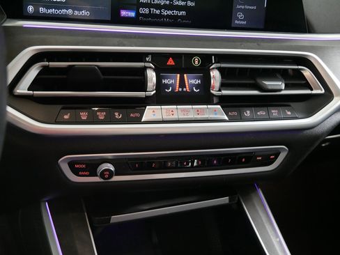 Used 2022 BMW X5 xDrive40i w/ Premium Package image 23