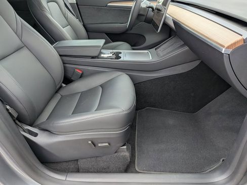 Used 2025 Tesla Model Y Long Range image 21