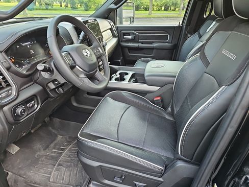 Used 2025 RAM 2500 Laramie AWD/4WD image 17