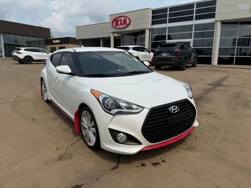 Used 2016 Hyundai Veloster Turbo FWD image 4