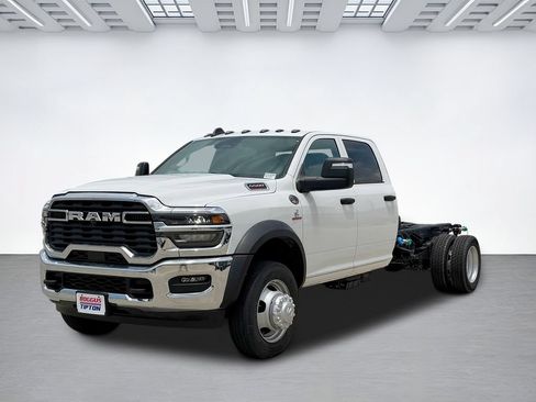 New 2026 RAM 5500 Tradesman w/ Chrome Appearance Group AWD/4WD image 7