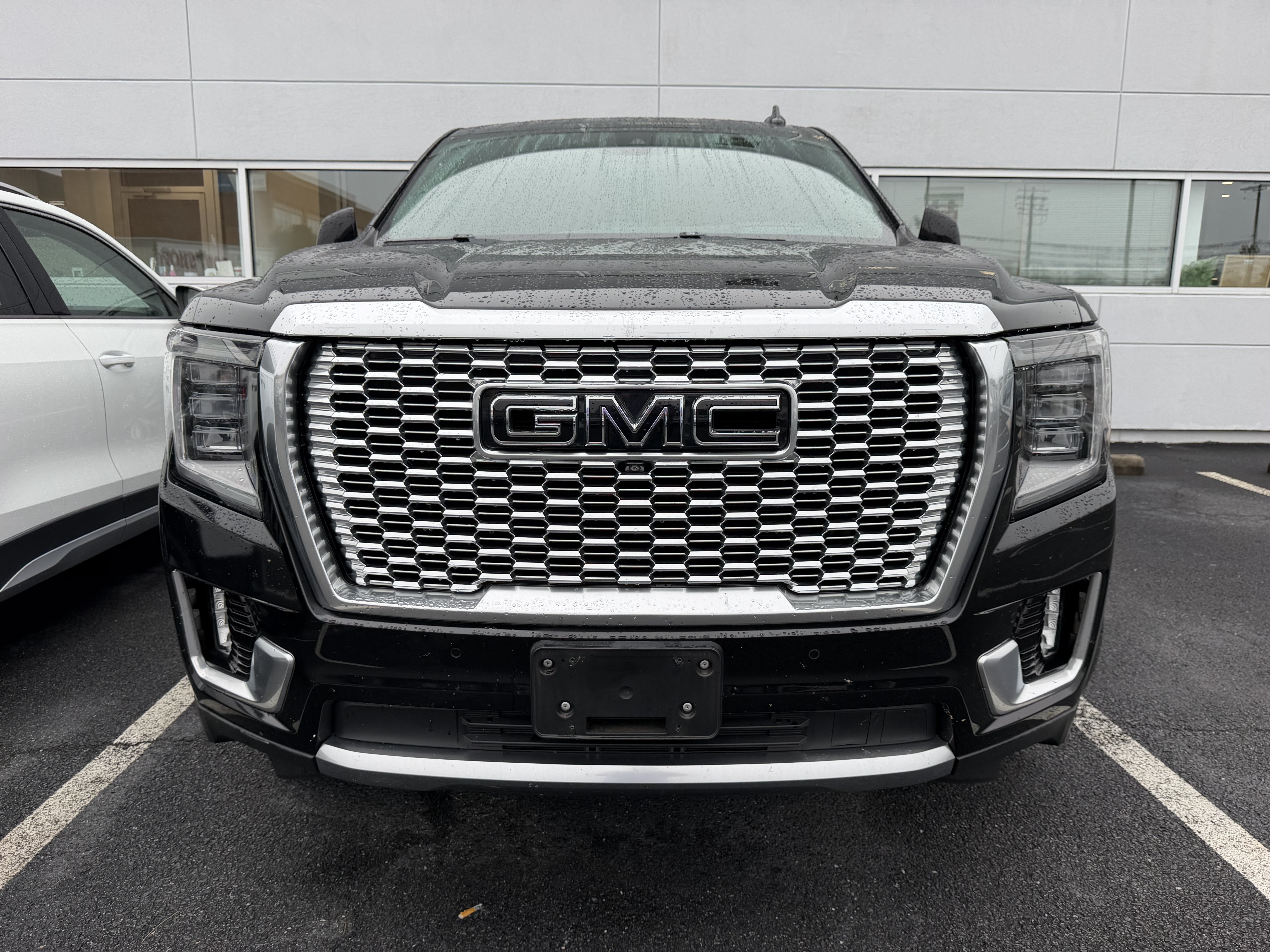 Used 2021 GMC Yukon Denali w/ Denali Premium Package AWD/4WD image 8