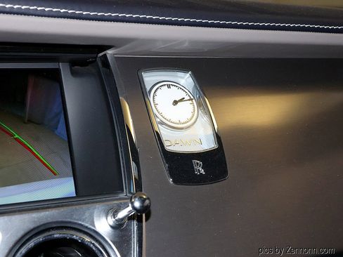 Used 2020 Rolls-Royce Dawn image 25