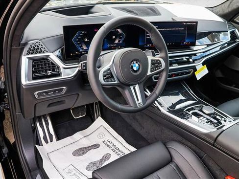 Used 2025 BMW X7 M60i AWD/4WD image 10