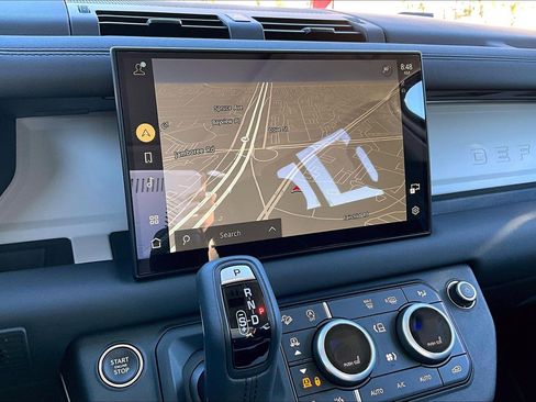 Used 2025 Land Rover Defender 110 S image 5