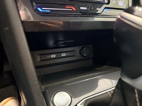 Used 2024 Volkswagen Tiguan SE image 31