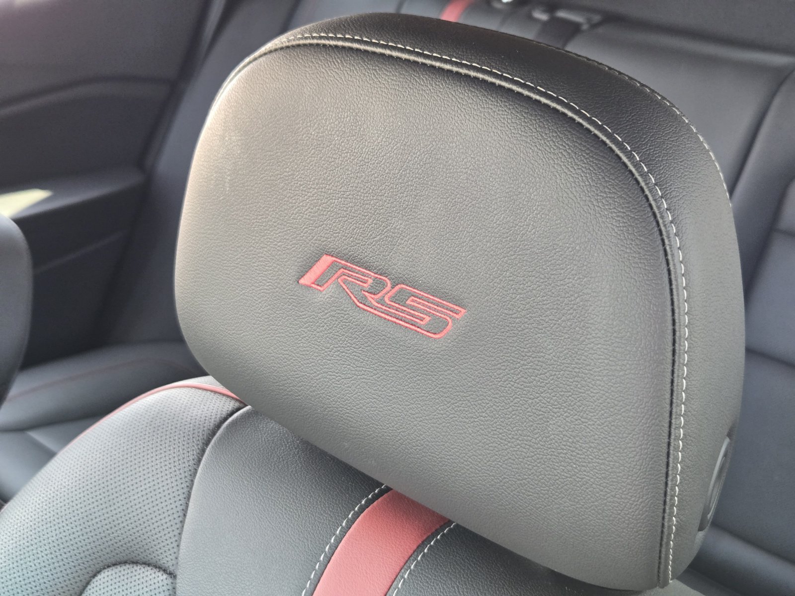 Certified 2024 Chevrolet Trax RS w/ Sunroof Package FWD image 19