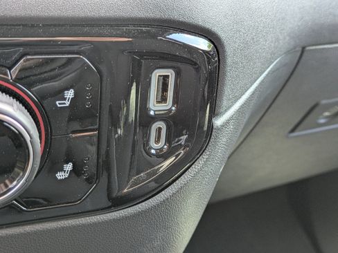 Used 2022 Chevrolet Silverado 1500 LT RWD image 31