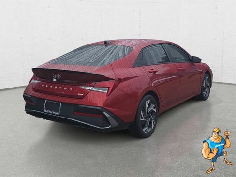 Used 2025 Hyundai Elantra SEL image 5