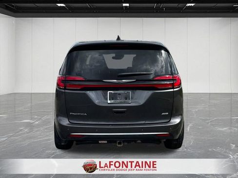 Used 2023 Chrysler Pacifica Touring-L AWD/4WD image 4