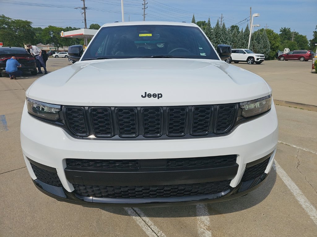 Certified 2025 Jeep Grand Cherokee L Altitude AWD/4WD image 5