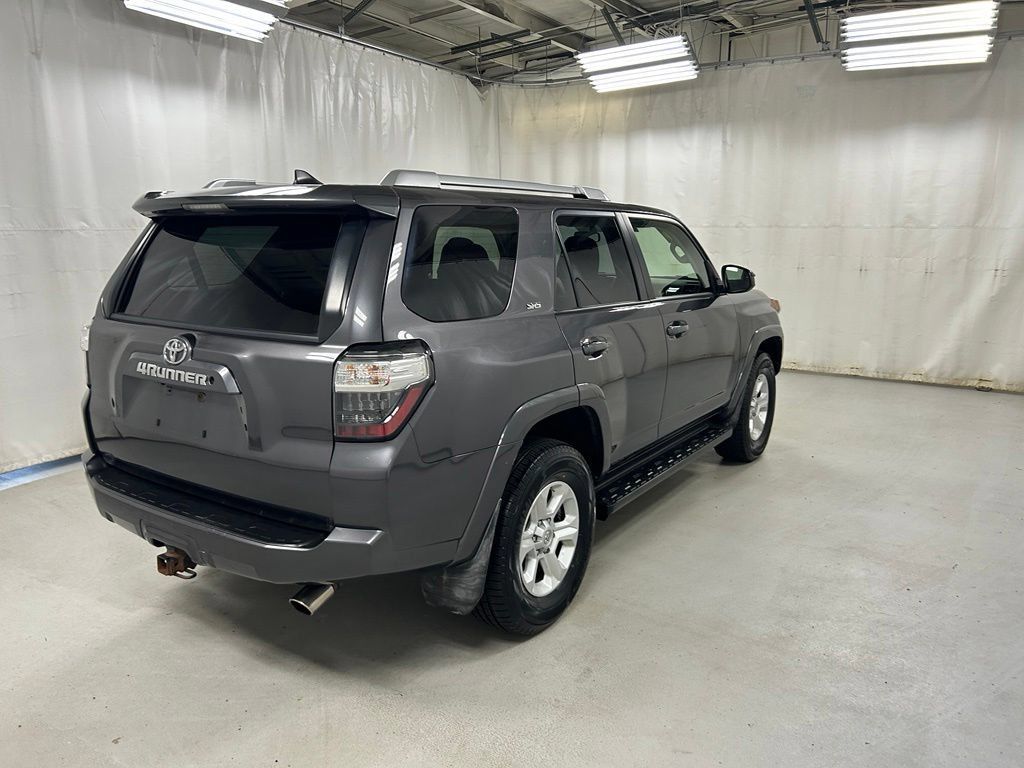 Used 2016 Toyota 4Runner SR5 AWD/4WD image 4