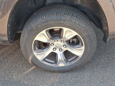 Used 2022 RAM 1500 Laramie AWD/4WD image 7