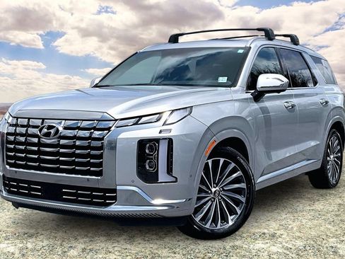 Used 2023 Hyundai Palisade Calligraphy FWD image 3