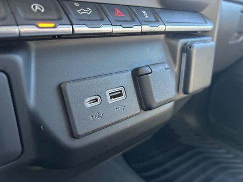 Used 2022 Chevrolet Silverado 1500 Custom image 31