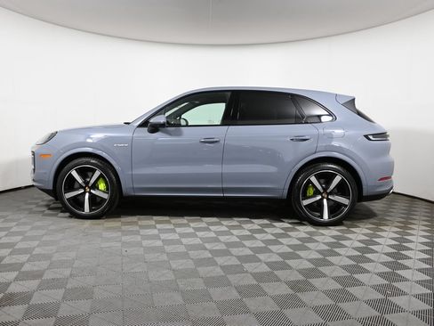 Used 2026 Porsche Cayenne E-Hybrid AWD/4WD image 2