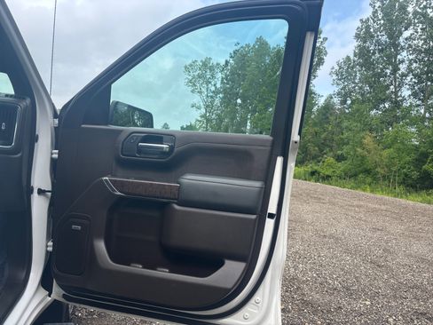 Used 2022 GMC Sierra 1500 Denali w/ Denali Premium Package image 26