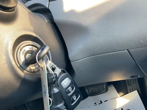 Used 2015 Hyundai Elantra SE image 24