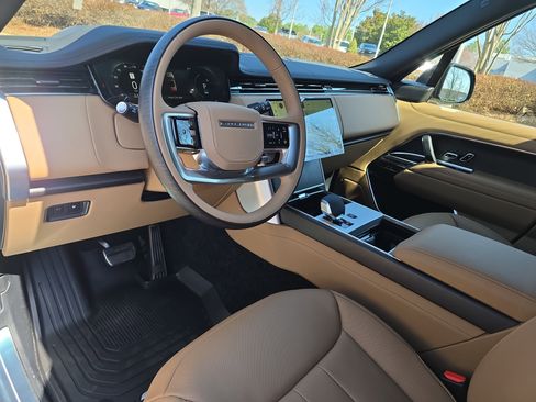 New 2026 Land Rover Range Rover SE image 16