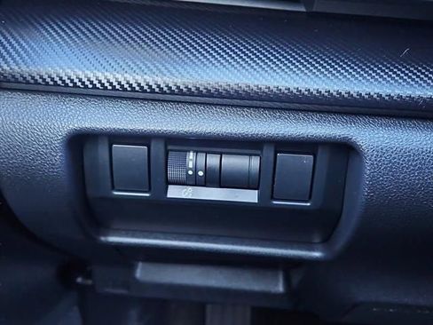 Used 2024 Subaru Crosstrek 2.0i Premium image 9
