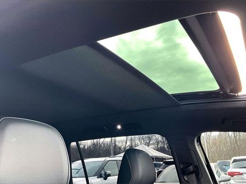 Used 2024 Volkswagen Tiguan SE R-Line w/ MDO Package, Two-Row image 21