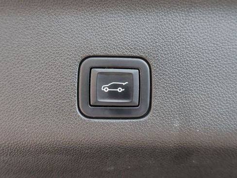 Used 2022 GMC Yukon XL Denali AWD/4WD image 18