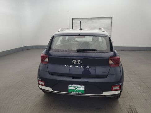 Used 2023 Hyundai Venue Limited w/ Cargo Package FWD image 7