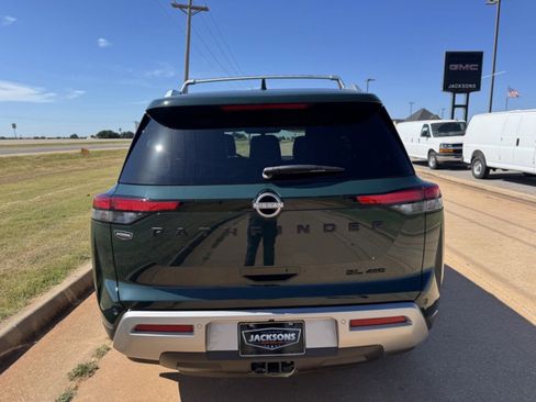 Used 2023 Nissan Pathfinder SL w/ Black Appearance Package image 3