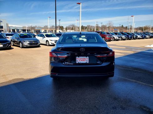 Used 2025 Toyota Camry LE FWD image 6