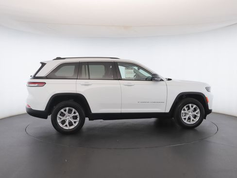 Used 2023 Jeep Grand Cherokee Limited image 28