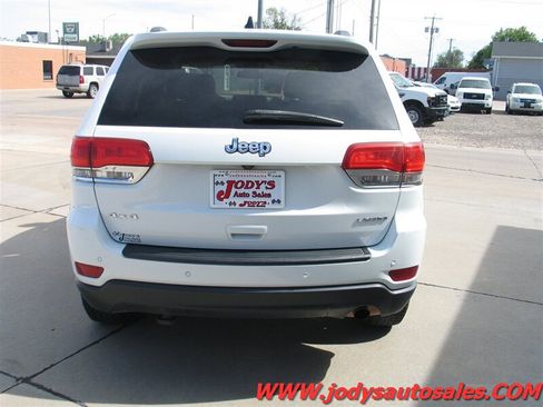 Used 2019 Jeep Grand Cherokee Laredo AWD/4WD image 30