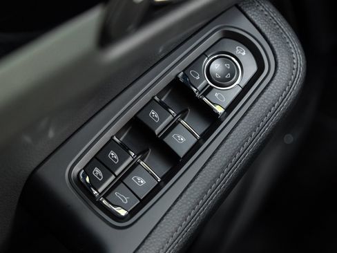 Certified 2026 Porsche Macan AWD/4WD image 19
