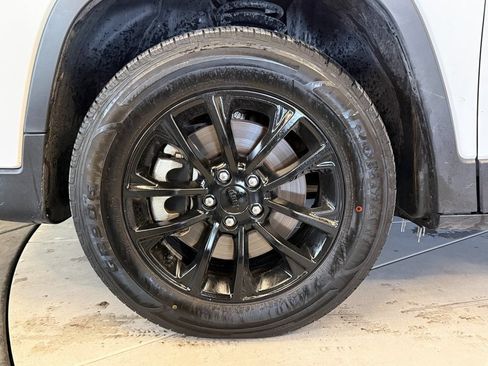 Used 2023 Jeep Cherokee Altitude Lux AWD/4WD image 27