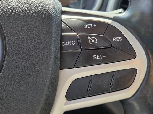 Used 2017 Jeep Cherokee Limited AWD/4WD image 33