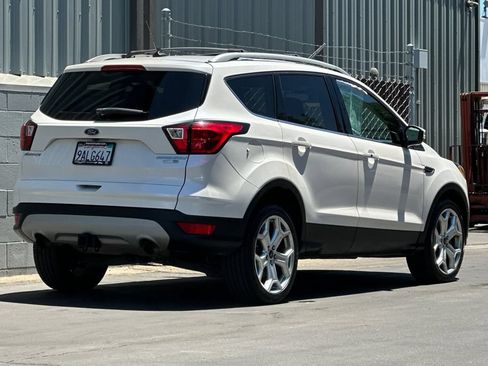 Used 2019 Ford Escape Titanium AWD/4WD image 4