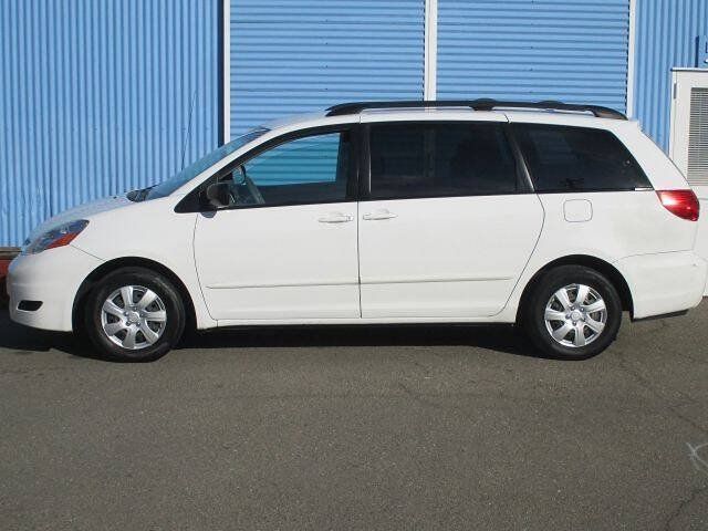 Used 2007 Toyota Sienna LE w/ LE Pkg 4 FWD image 6