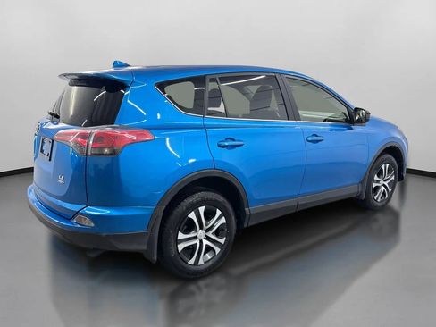Used 2018 Toyota RAV4 LE w/ All Weather Liner Package AWD/4WD image 10