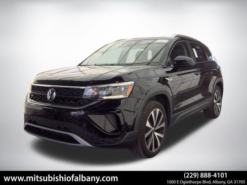 Used 2024 Volkswagen Taos SE FWD image 1