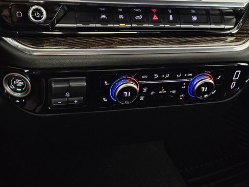 Used 2025 GMC Sierra 1500 Elevation image 16