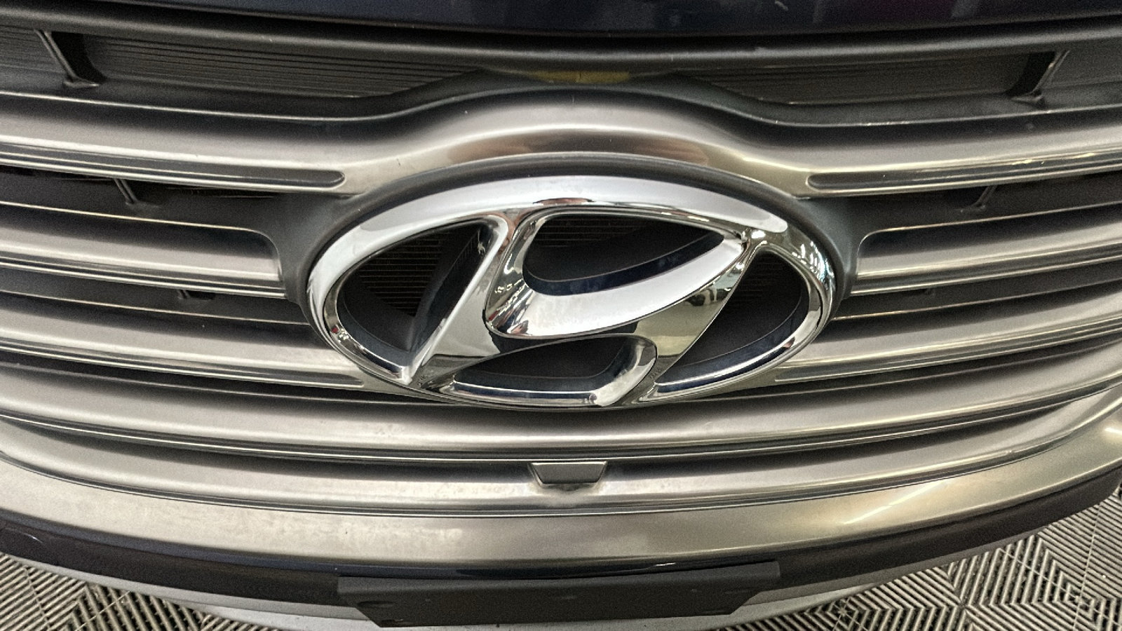 Used 2017 Hyundai Santa Fe Limited AWD/4WD image 10