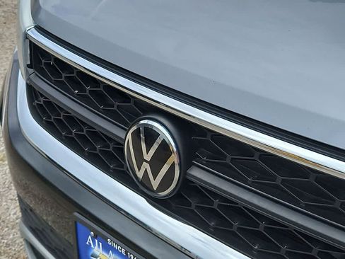 Used 2024 Volkswagen Taos SE FWD image 13