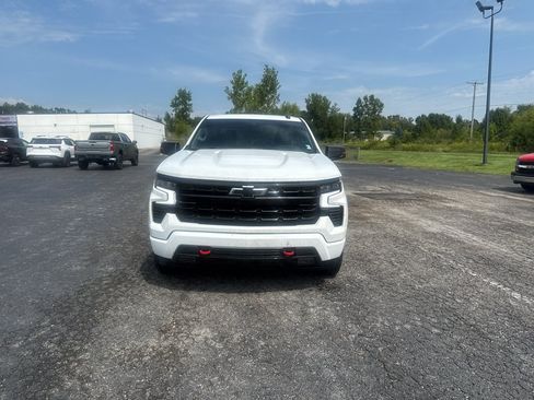 Used 2023 Chevrolet Silverado 1500 RST w/ Redline Edition AWD/4WD image 2