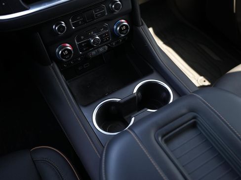 Used 2024 GMC Yukon AT4 w/ Technology Package image 27