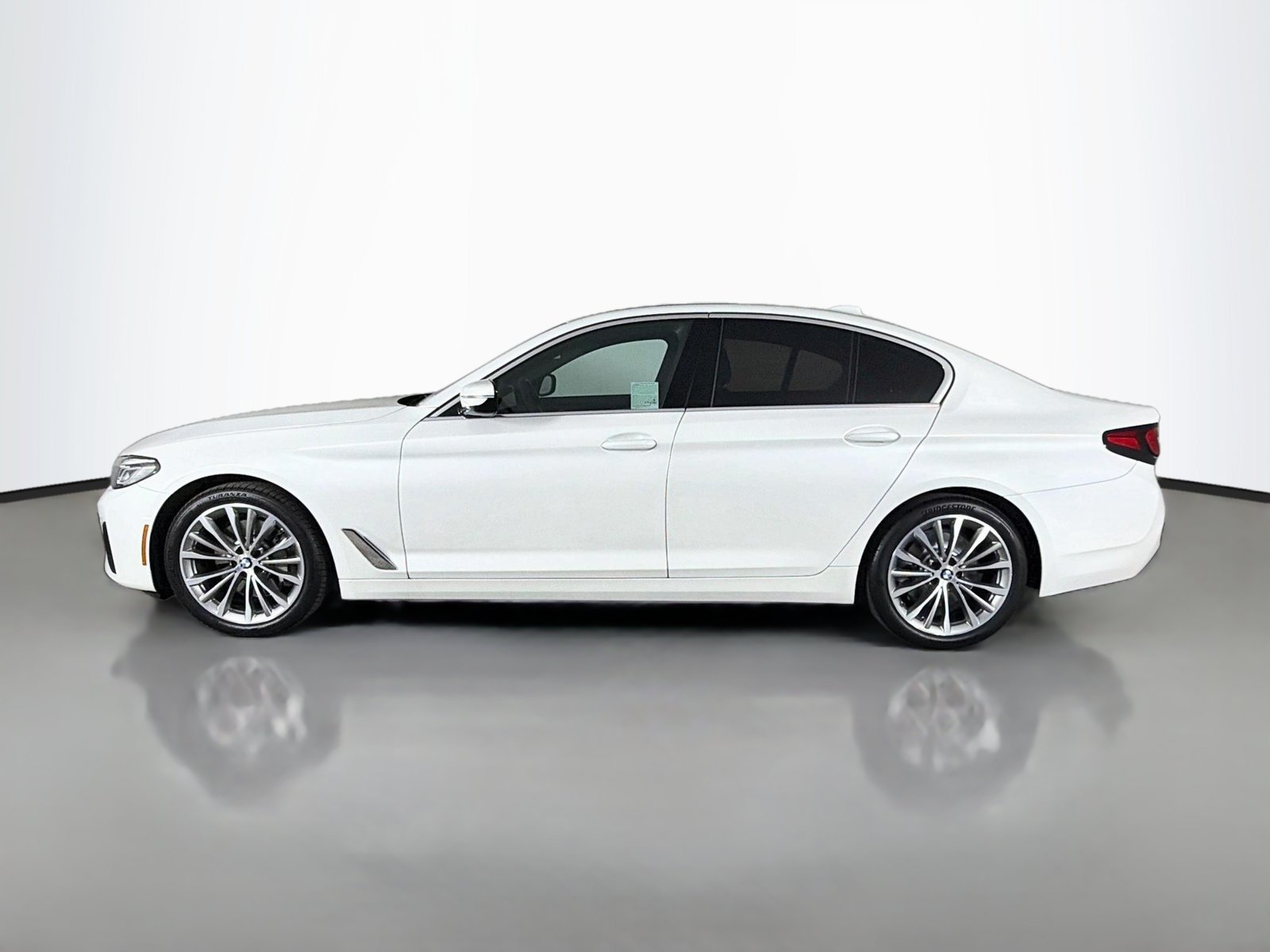 Used 2023 BMW 530i w/ Convenience Package RWD image 4