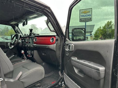 Used 2023 Jeep Gladiator Rubicon w/ Cold Weather Group image 13