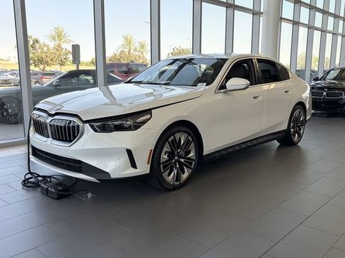 Used 2025 BMW 530i RWD image 1