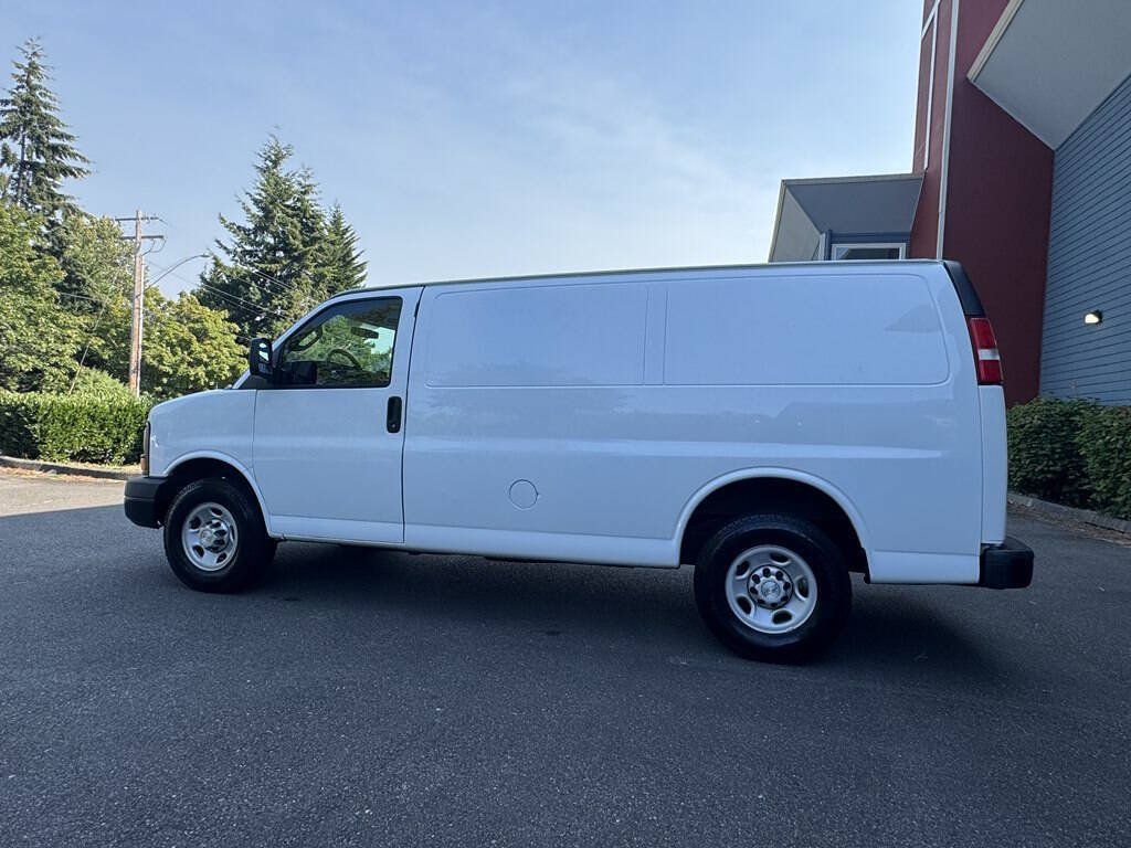 Used 2016 Chevrolet Express 2500 RWD image 5
