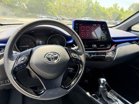 Used 2021 Toyota C-HR XLE FWD image 13