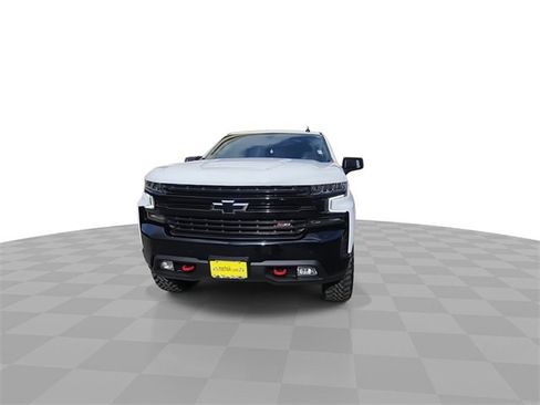 Used 2021 Chevrolet Silverado 1500 LT Trail Boss w/ Convenience Package II image 3